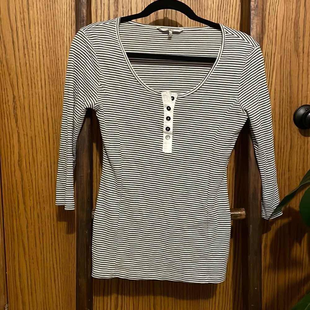BKE 3/4 sleeve Henley with dark gray buttons